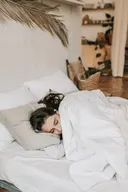 Weekend Catch-Up Sleep and Dementia Risk: What the Science Shows