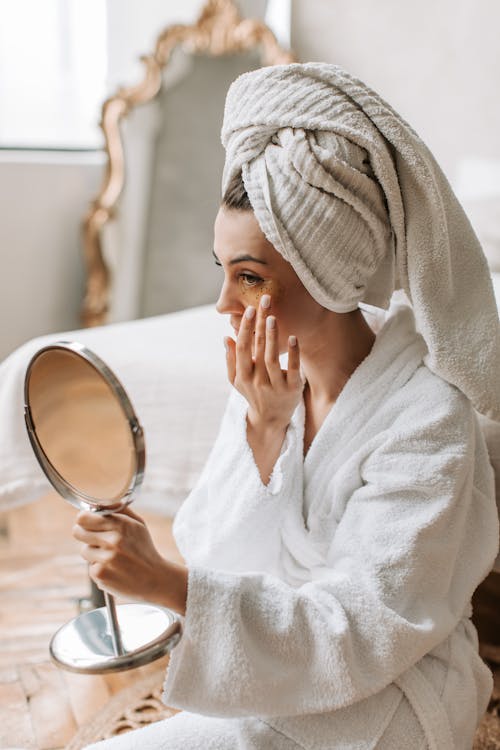 Free A Woman Putting Cosmetic Product on Her Face Stock Photo