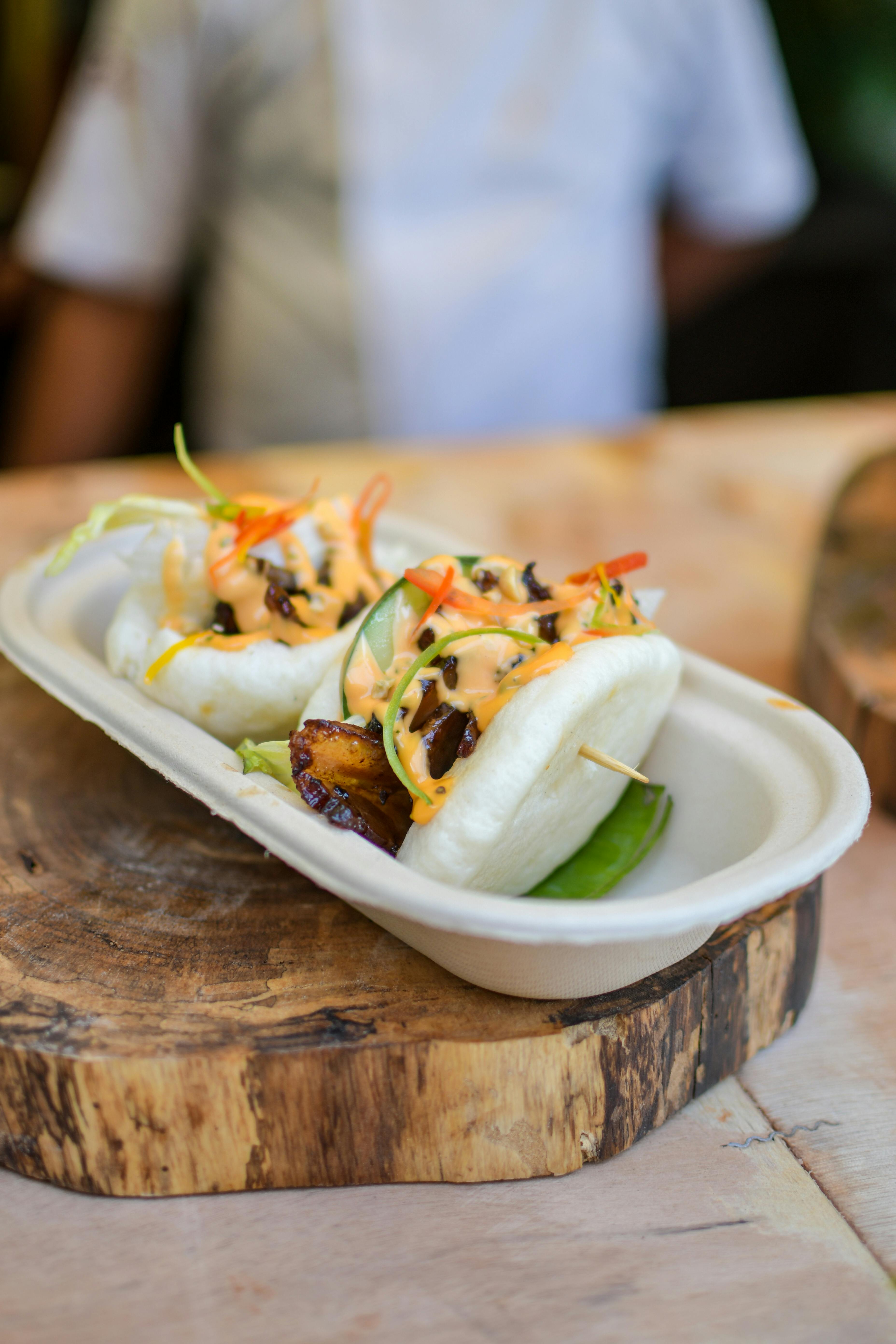 Samosas in wicker basket on dinner table · Free Stock Photo