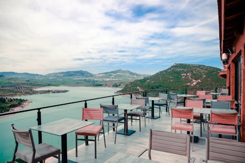 iskemleler, masalar, restoran içeren Ücretsiz stok fotoğraf