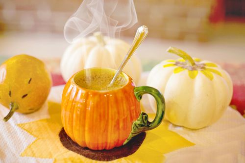 Free Warm pumpkin spice latte in a pumpkin-shaped mug, perfect for autumn vibes. Stock Photo