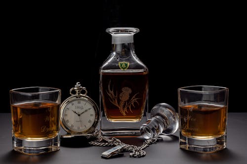 Foto profissional grátis de álcool, bourbon, frasco