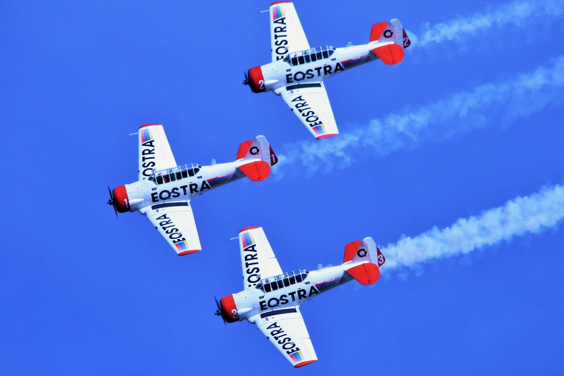 Ücretsiz Eostra Stunt Uçakları Stok Fotoğraflar
