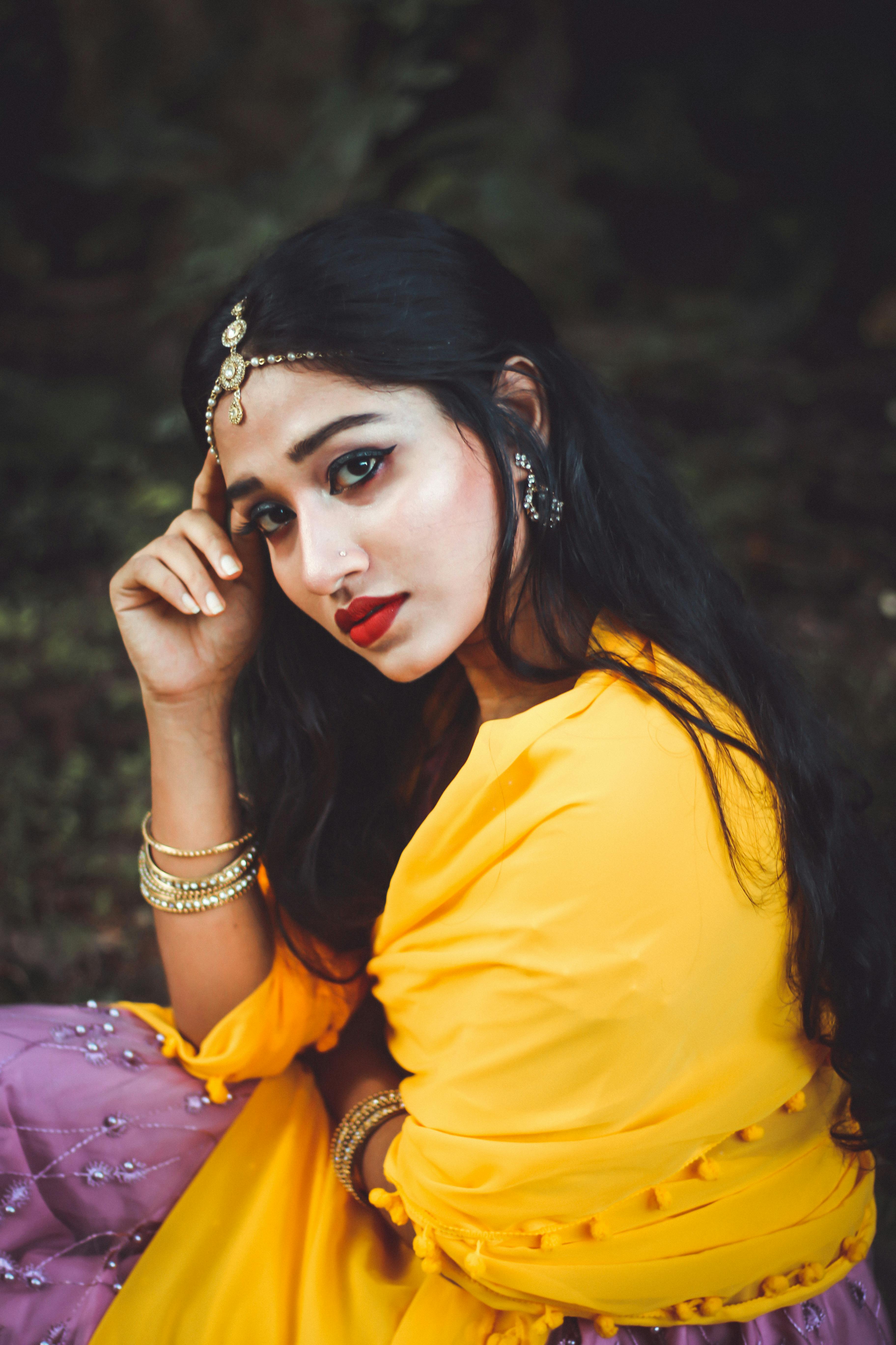 Indian woman with Maang tikka in hair in park · Free Stock Photo Indian woman with Maang tikka in hair in park · Free Stock Photo