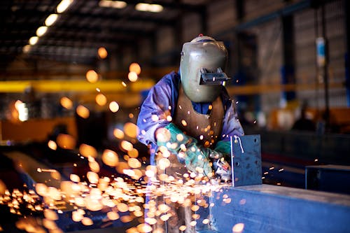 Foto profissional grátis de brilhos, capacete, de pé