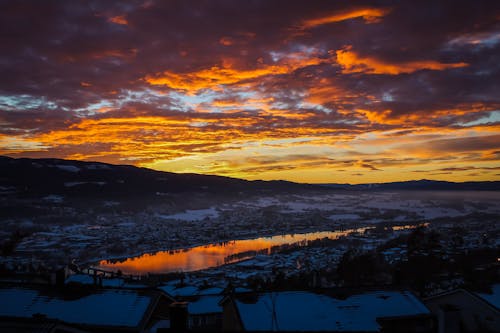 Gratis arkivbilde med dramatisk himmel, naturskjønn, refleksjon