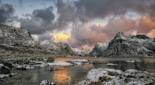 Fotobanka s bezplatnými fotkami na tému chladné počasie, fotografia prírody, horský vrchol