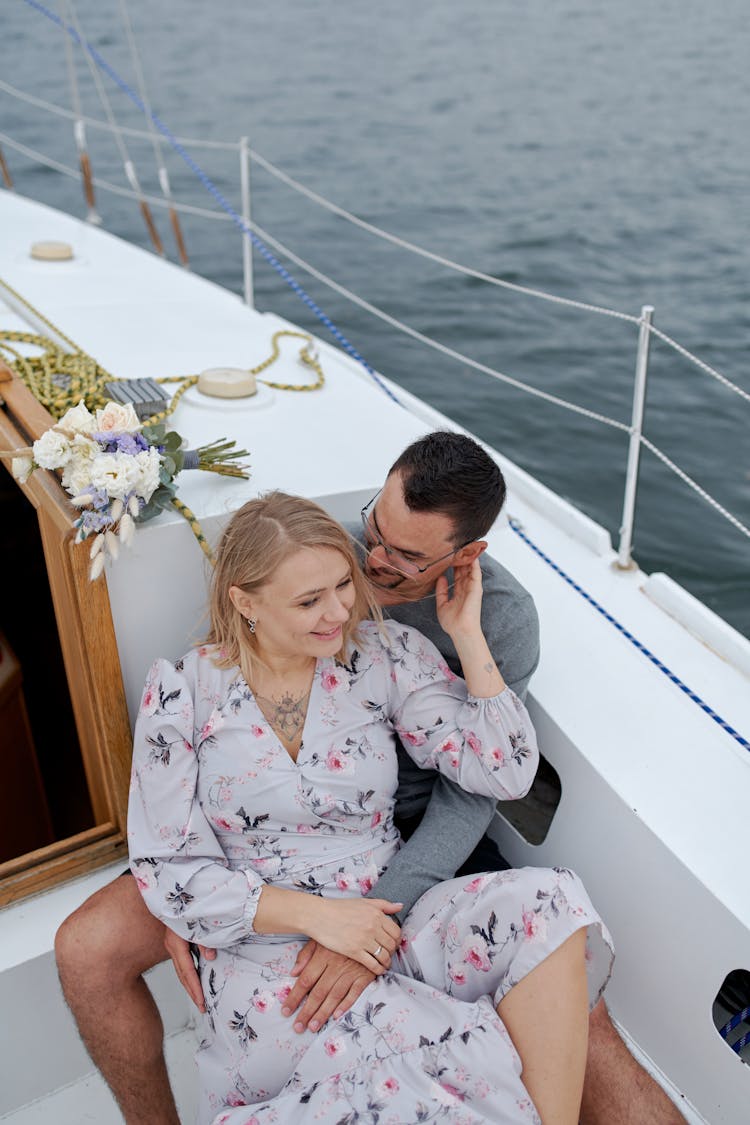 Cheerful Couple Embracing On Yacht Sailing On Ocean