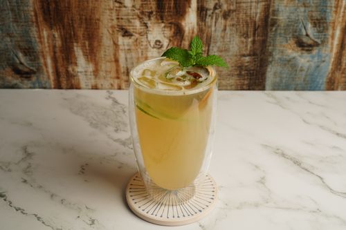 Free A refreshing iced mint tea with lemon slice on a marble table, perfect for summer. Stock Photo