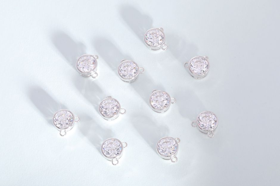 Diamond grading process for an 18 carat tennis bracelet Diamond grading process for an 18 carat tennis bracelet