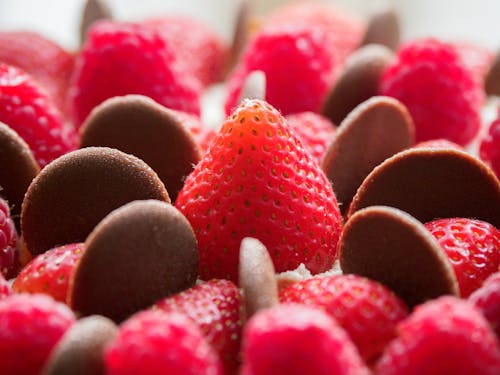 Gratis stockfoto met aardbeien, chocolade, detailopname