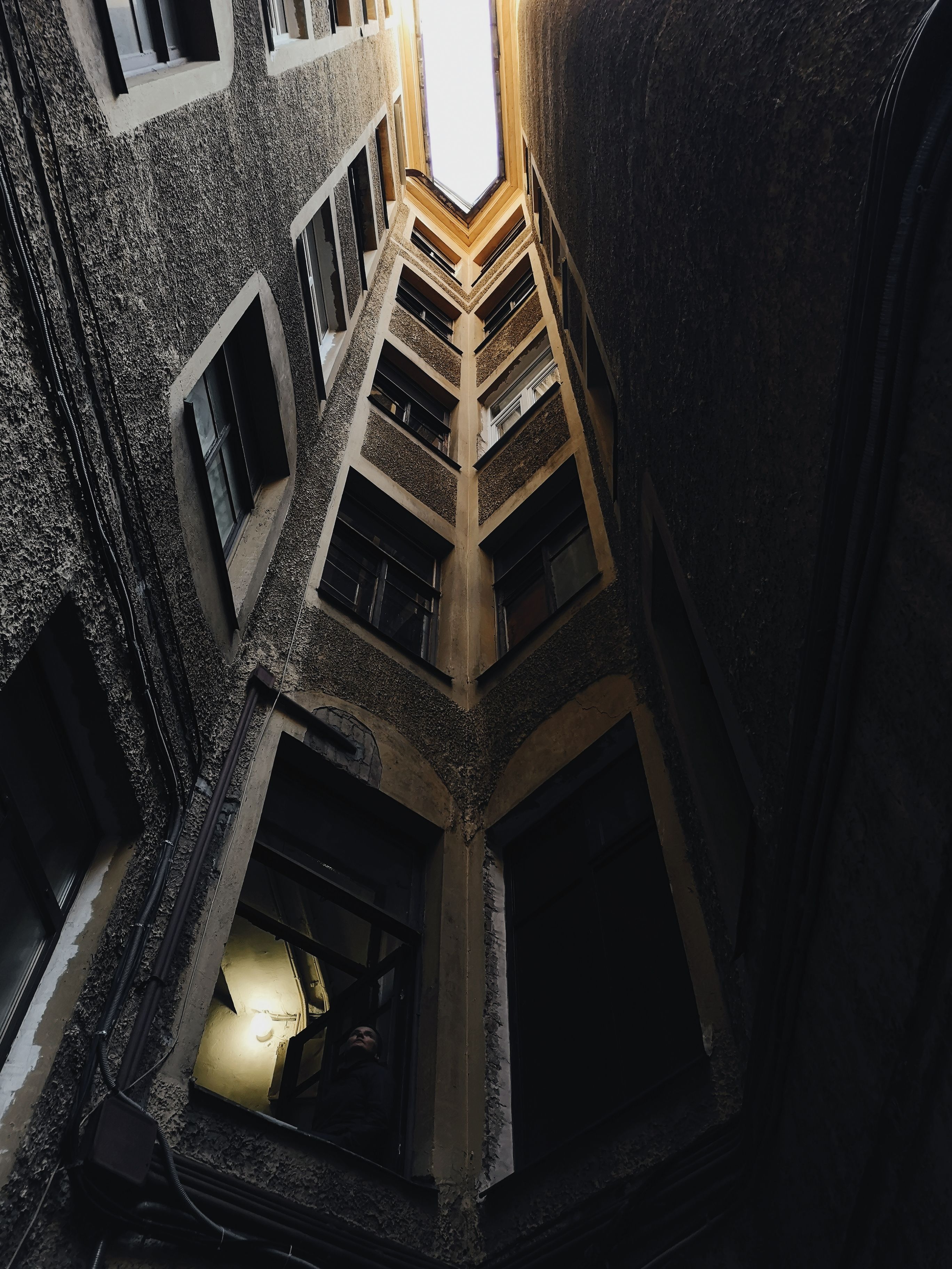 Low Angle Shot of a Building · Free Stock Photo