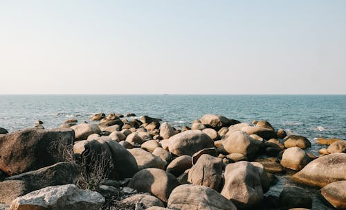 Fotobanka s bezplatnými fotkami na tému horizont, kamene, krajina pri mori