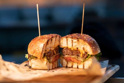Gourmet burger sliced in half by Engin Akyurt on Pexels