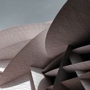 从高层混凝土建筑下方望去，屋顶上可见金属结构，天空晴朗