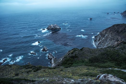 Dramatic cliffs meet the ocean along California's Big Sur coast, capturing nature's beauty.