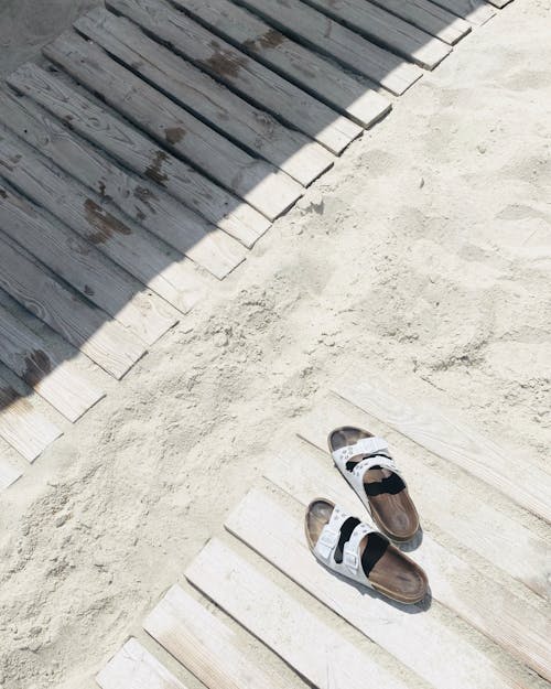 Foto profissional grátis de areia, calçados, caminho