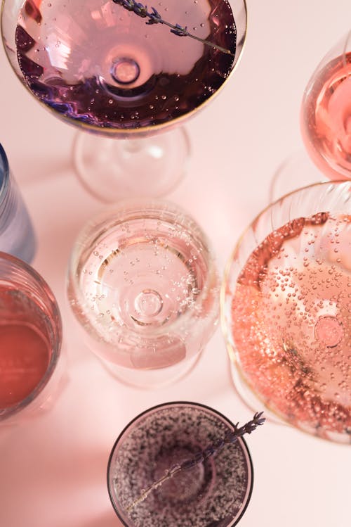 Verre à Boire Transparent Avec Liquide Brun