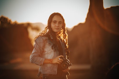 Free Young woman photographer with modern camera Stock Photo