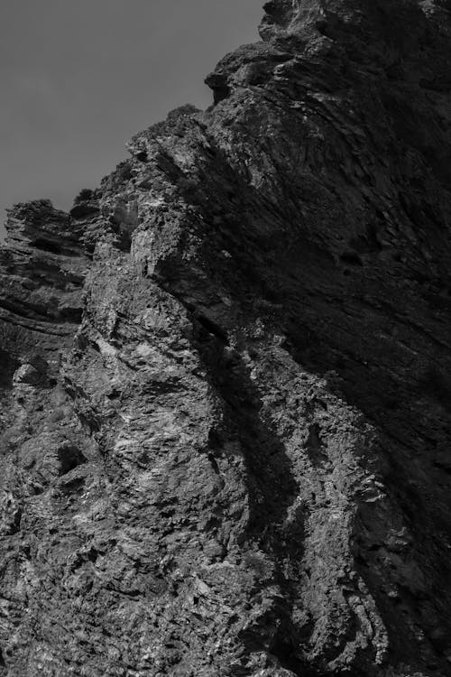 Foto profissional grátis de áspero, escala de cinza, formação geológica