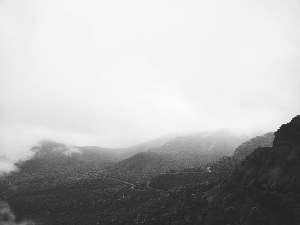 Fotobanka s bezplatnými fotkami na tému čierna a biela, čiernobiely, hory