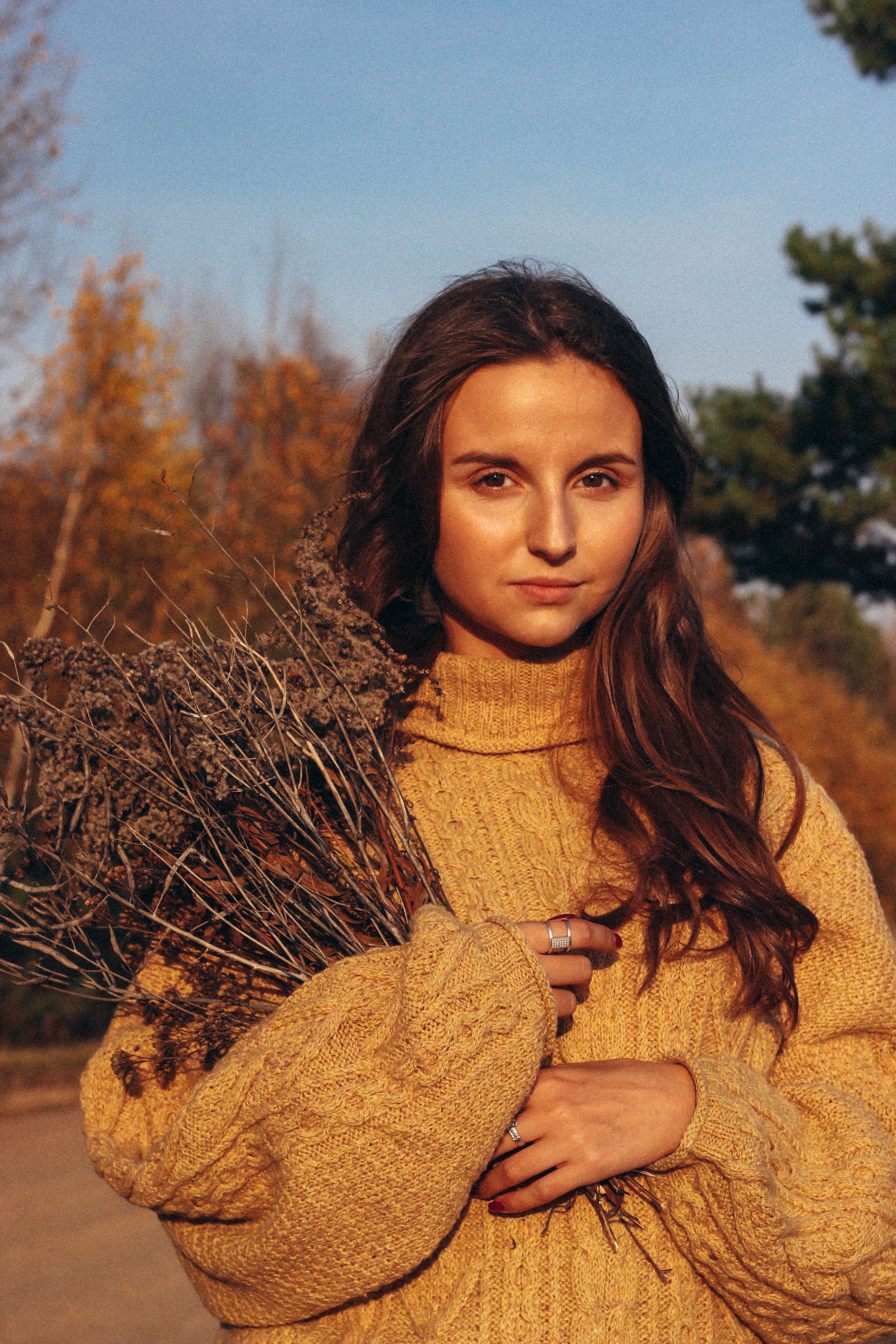Woman in Brown Knit Sweater Sitting on Brown Grass Field · Free Stock Photo