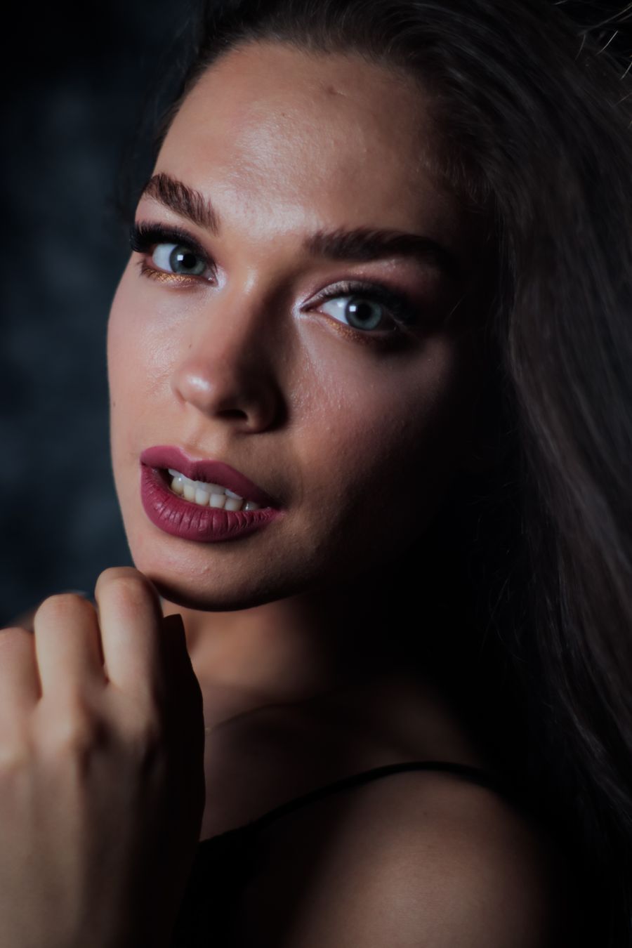Reception glam makeup with bold lips by Royal Glow Beauty Makeover