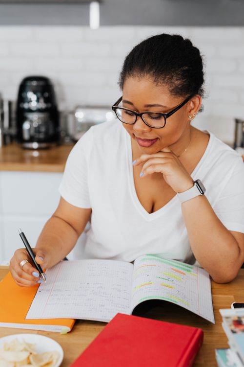 Woman while Studying · Free Stock Photo