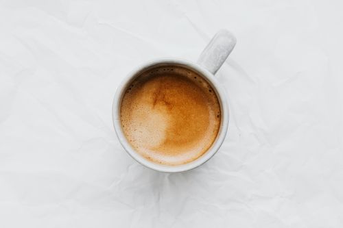 Free Aerial view of a coffee cup on a white background. Ideal for food and beverage themes. Stock Photo