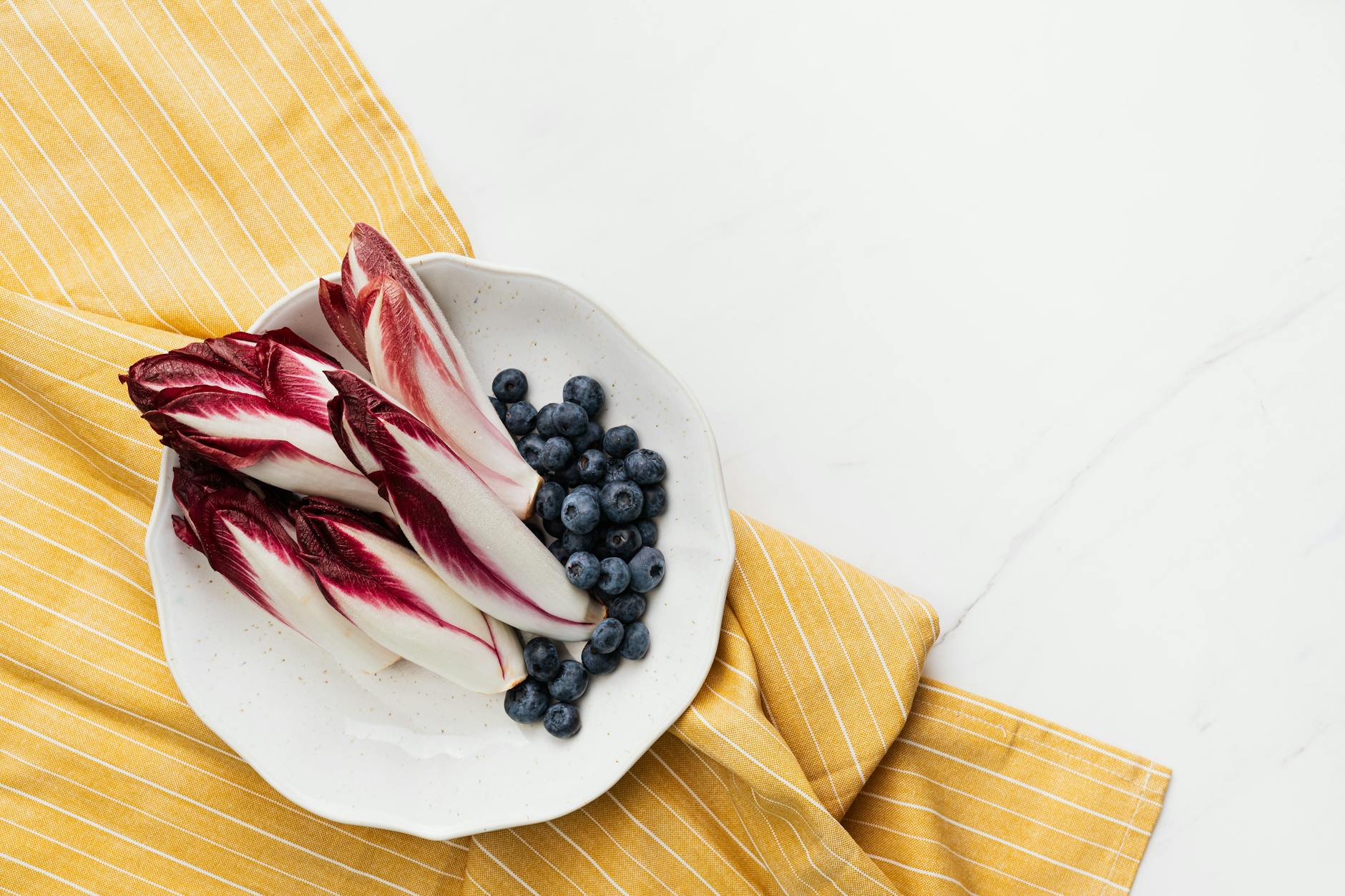 https://www.pexels.com/photo/fruits-on-a-plate-5386700/