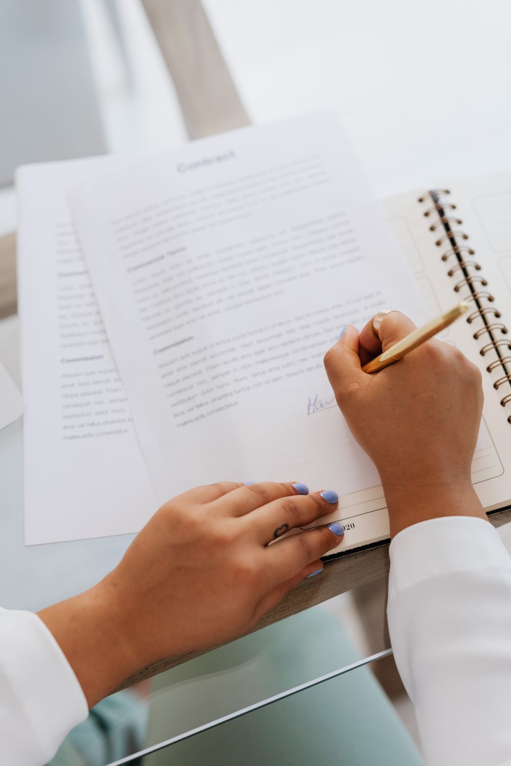 Firma di un preventivo scritto: il prezzo a corpo si concorda prima di iniziare il lavoro