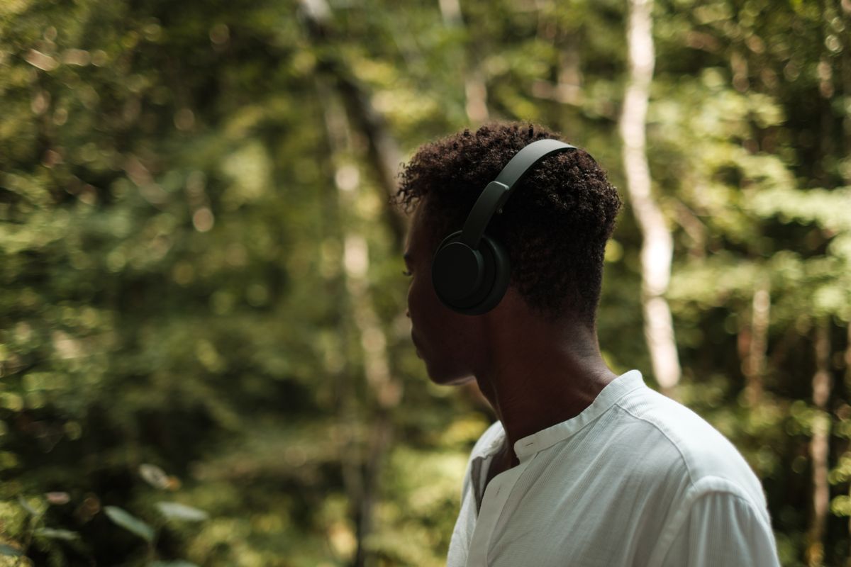 Moss-audio : l'IA qui entend vos émotions, bruit ambiant et musique