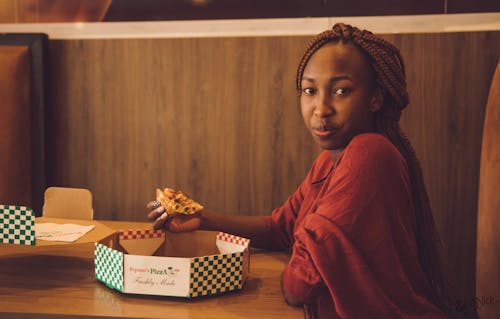 Gratis stockfoto met Afro-Amerikaans, alleen, avondeten