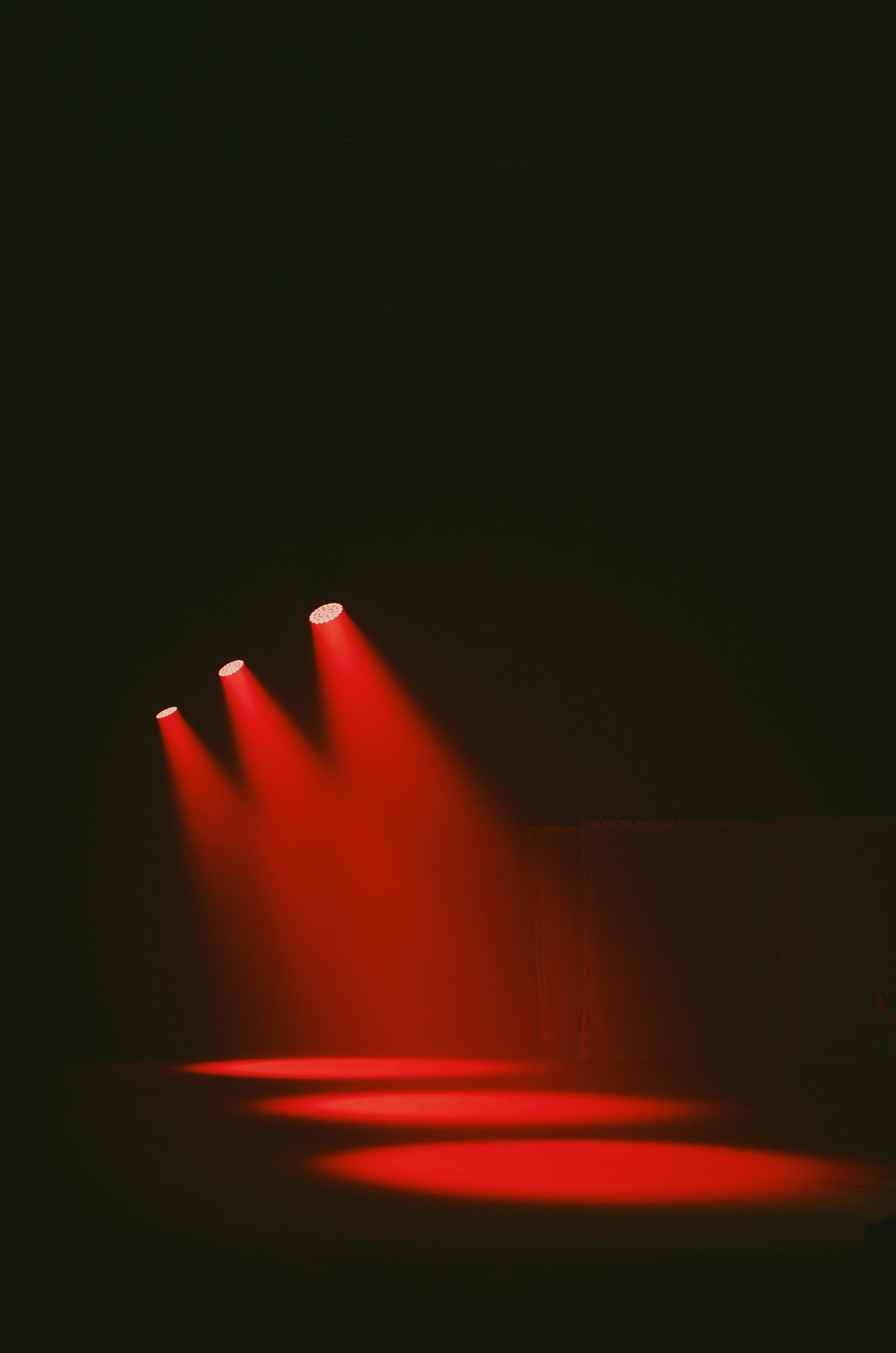 hale Hurtig Kig forbi Red Lights on a Stage · Free Stock Photo