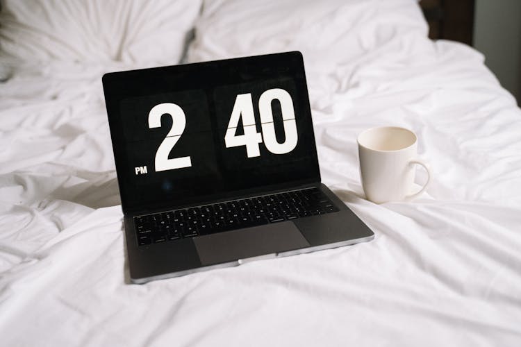 Time On Laptop On Bed