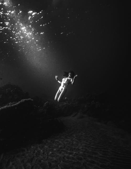 Free Grayscale Photo of Woman Swimming Underwater Stock Photo