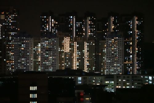 Free Captivating view of Singapore's lit skyscrapers at night, showcasing urban brilliance. Stock Photo