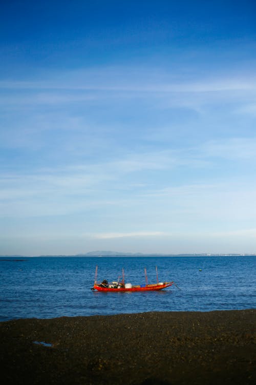 Immagine gratuita di barca, barca da pesca, cielo azzurro