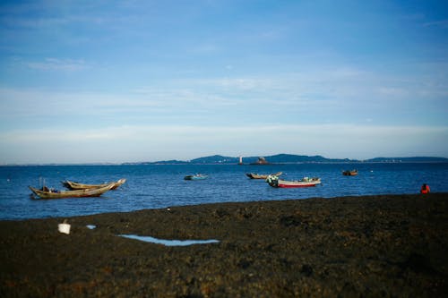 Free Boats in Sea Stock Photo