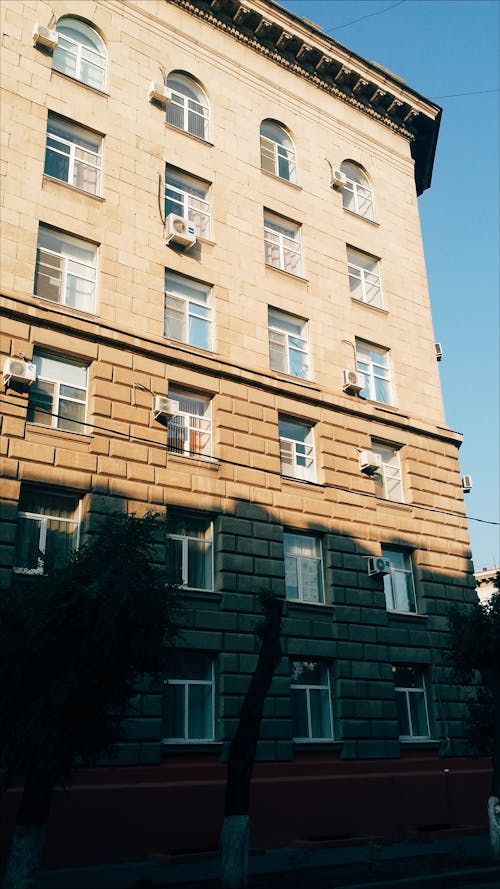 Kostenloses Stock Foto zu fenster, klarer himmel, schatten