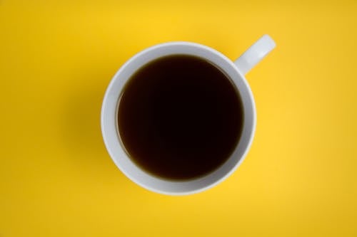 Ilmainen kuvapankkikuva tunnisteilla kahvi, kahvikuppi, keltainen