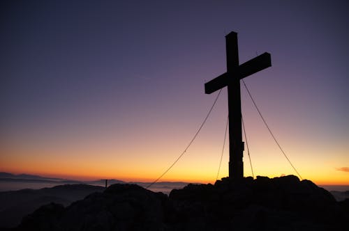 Cruz Silueta Durante La Hora Dorada