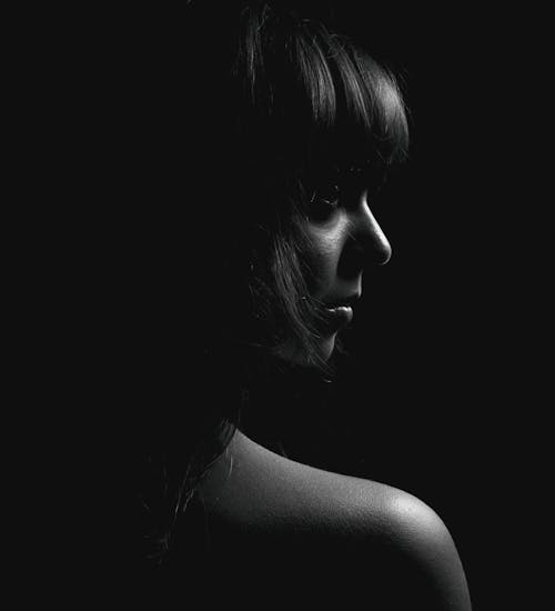 Free Grayscale Photo of Woman Looking to Her Side Stock Photo