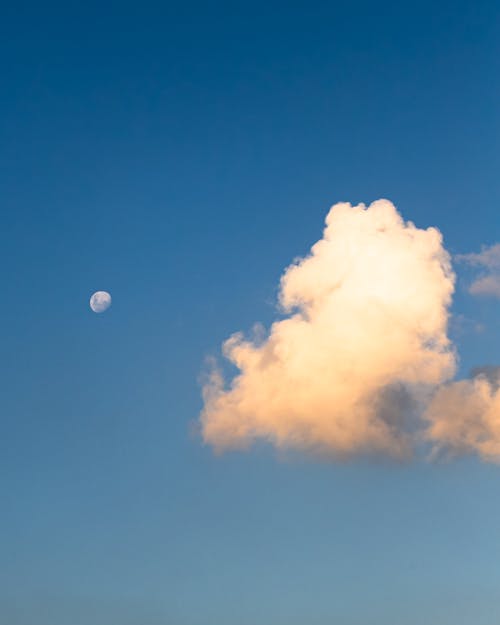 Kostnadsfria Kostnadsfri bild av blå himmel, fluffig, måne Stock foto