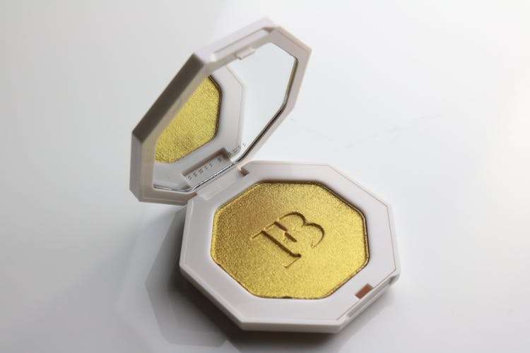 Gold Eyeshadow In Elegant Box With Mirror