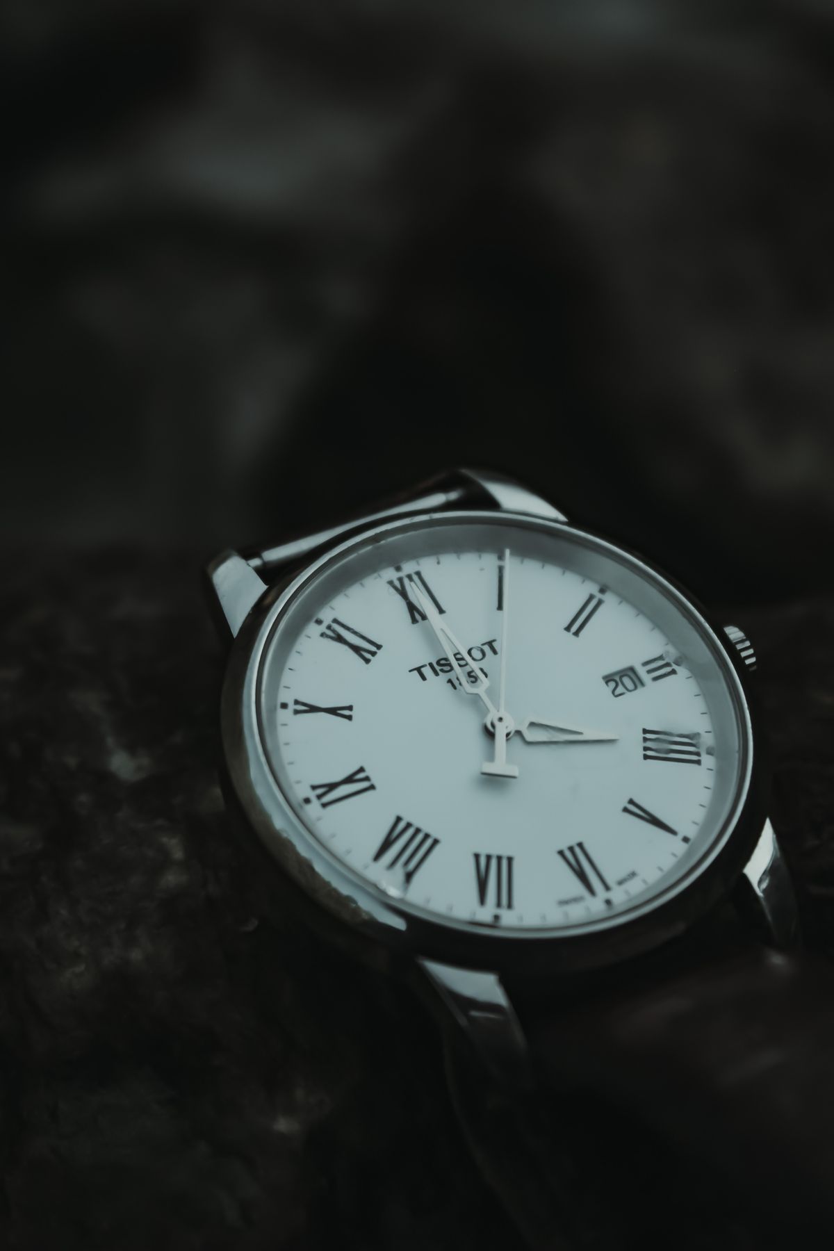 Orologio Tissot 1853 con quadrante bianco e numeri romani