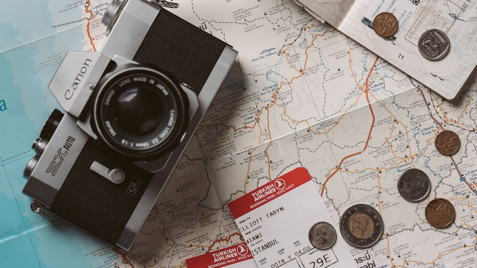 Passaporte e acessórios de viagem.