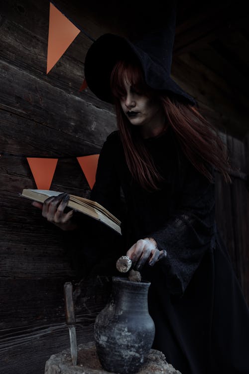 Základová fotografie zdarma na téma čarodějka, čarodějnictví, čtení