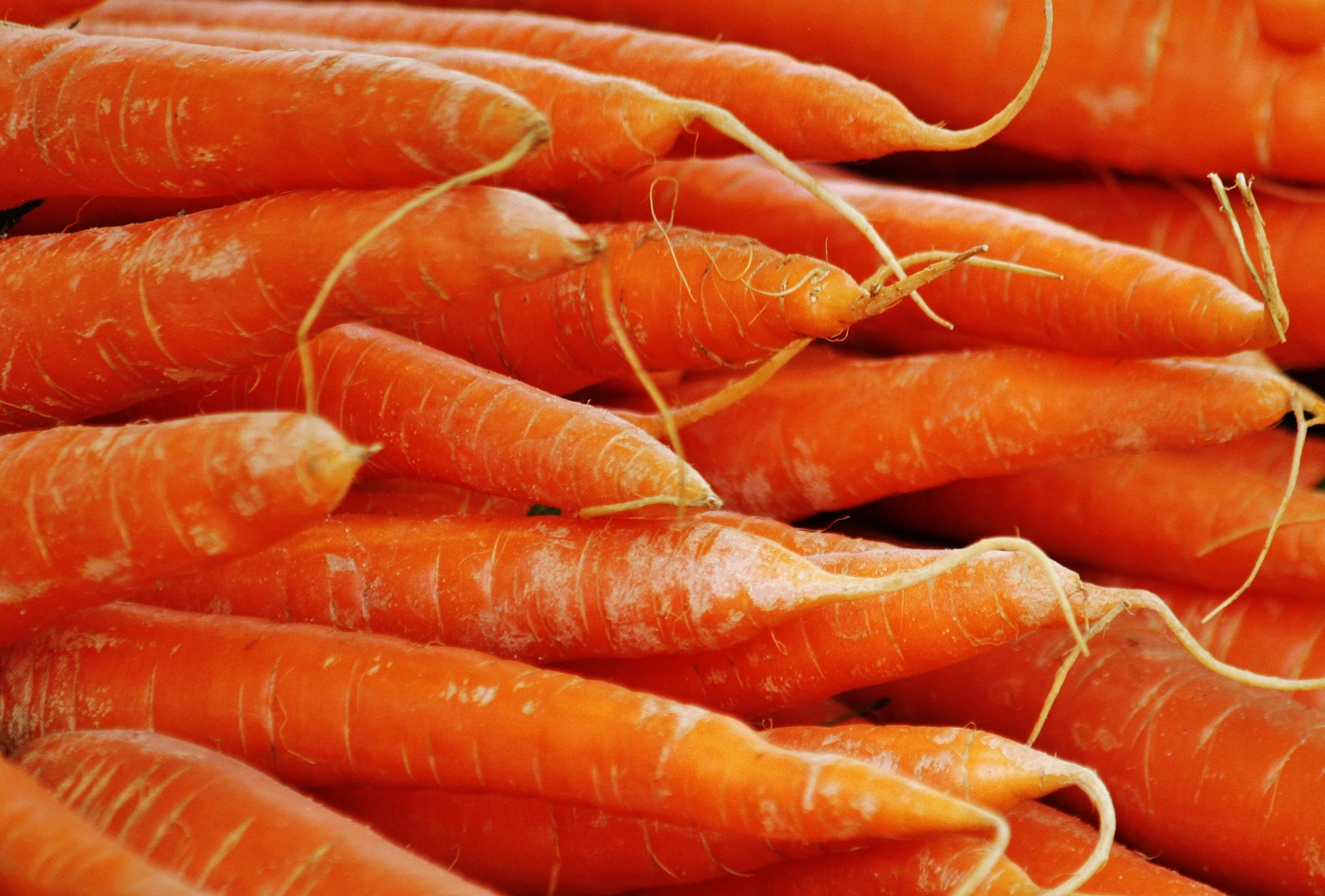 Does peeling carrots remove fiber?