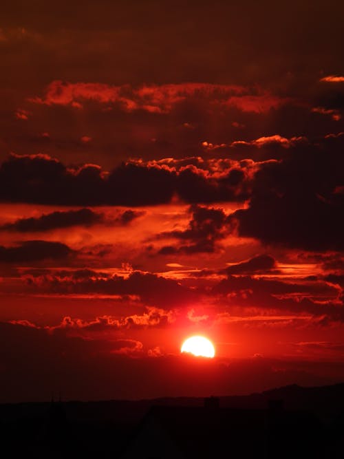 Rode Bewolkte Hemel Tijdens Zonsondergang